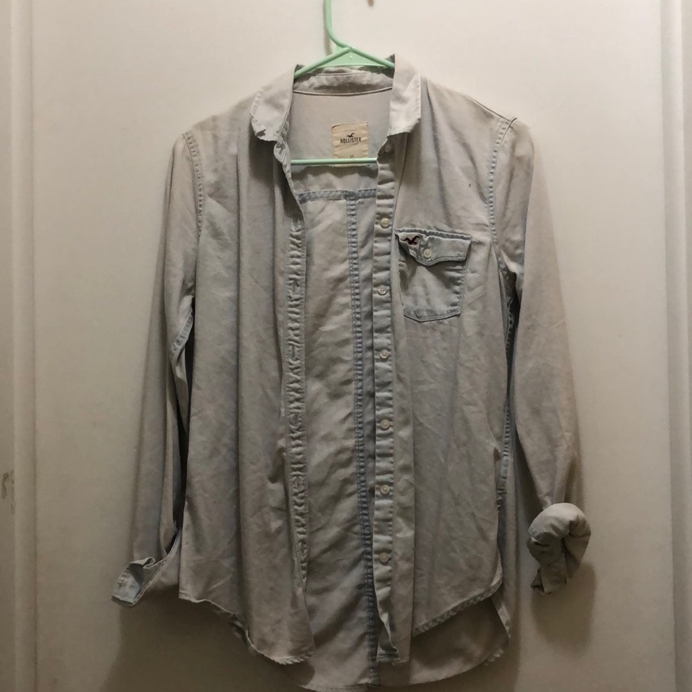 Button down light denim hollister shirt